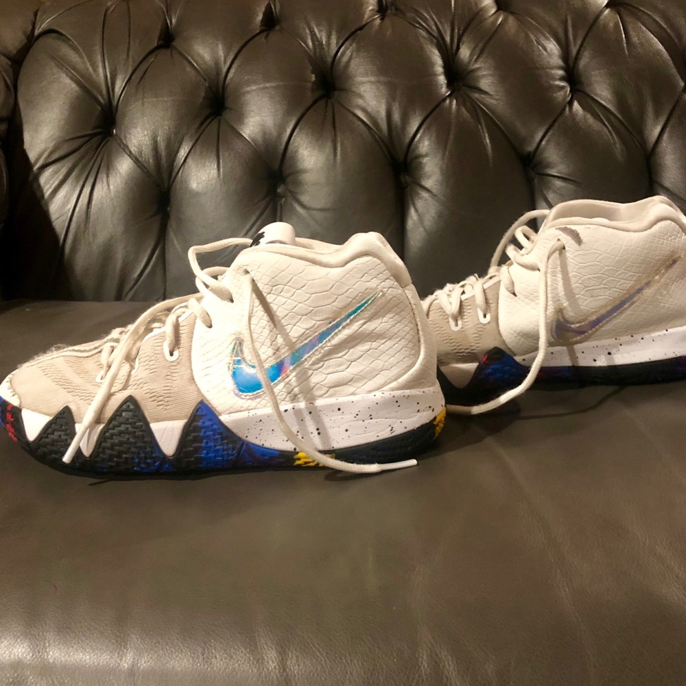 Kyrie 4 athletic shoes